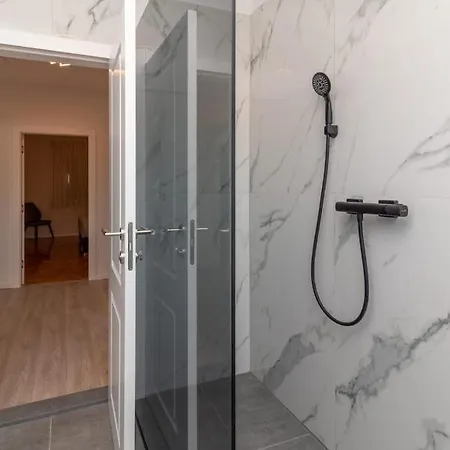 Luxury View Apartment *